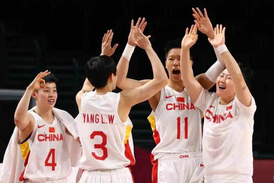 秋季冲刺阶段观察：五大联赛争冠梯队与阵容深度盘点